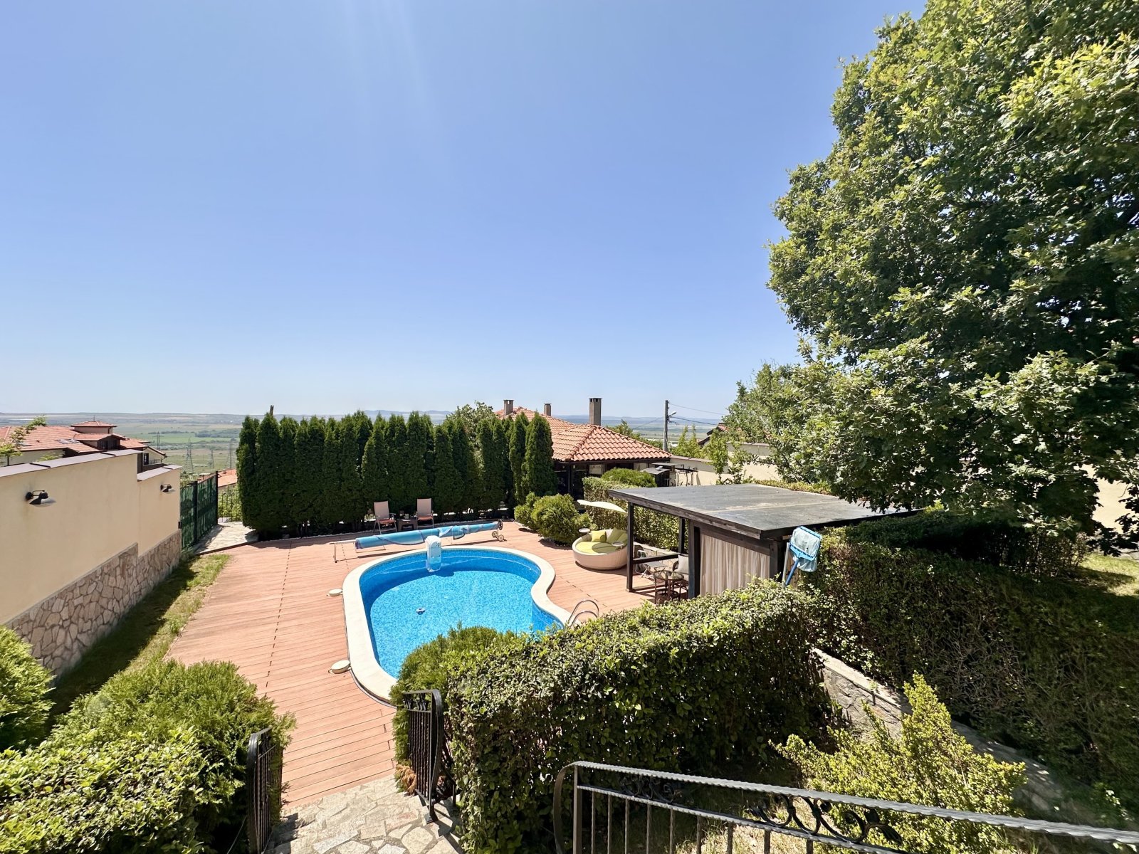 Одноэтажный дом с гаражом, бассейном и видом на море в Кошарице, Болгария