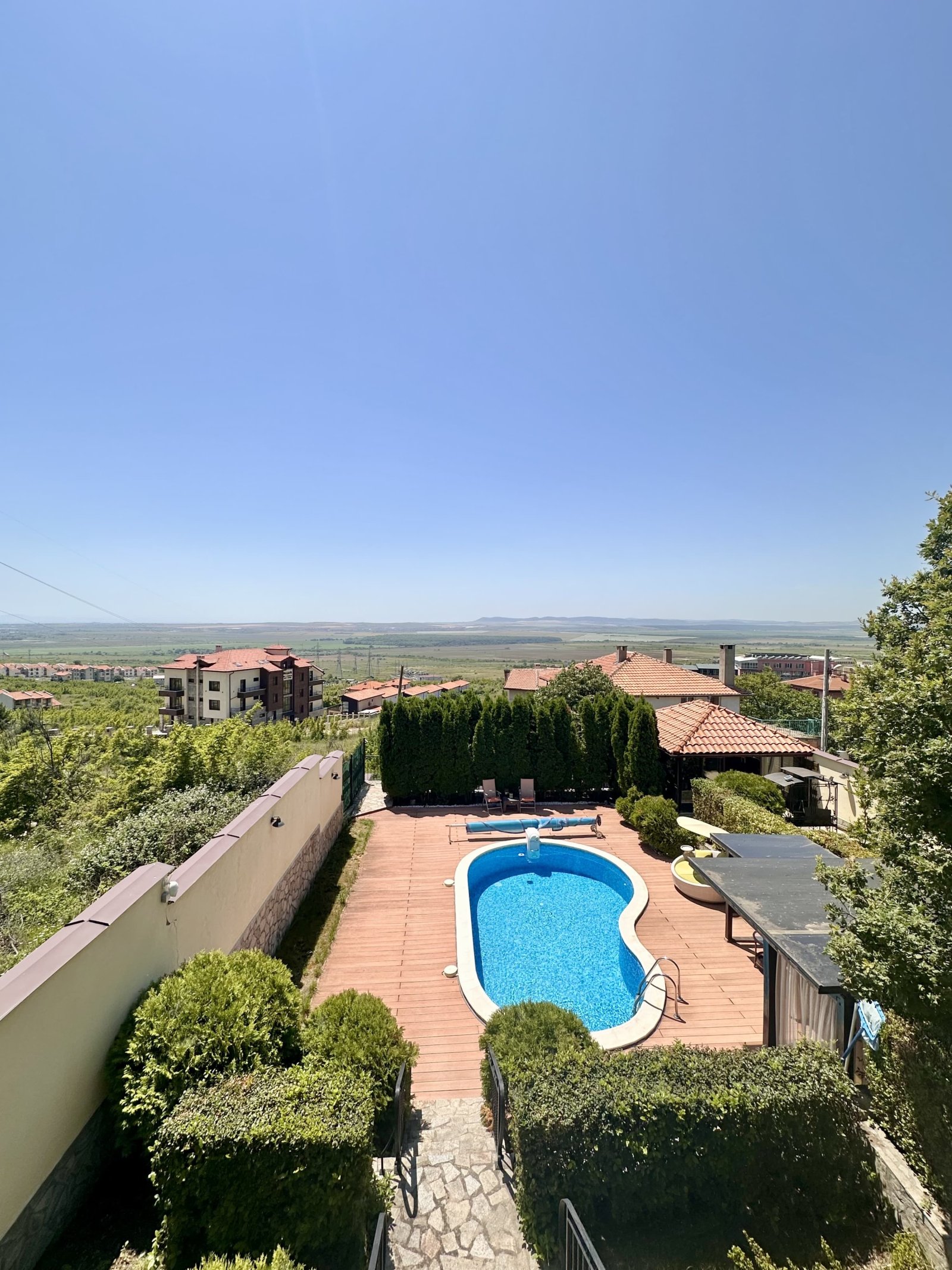 Одноэтажный дом с гаражом, бассейном и видом на море в Кошарице, Болгария