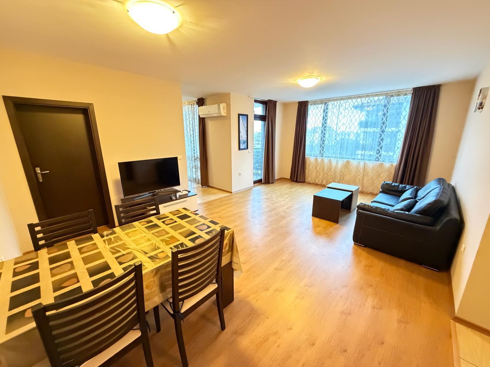 Трехкомнатная квартира с видом на бассейн в комплексе Вияна, Несебр, Болгария