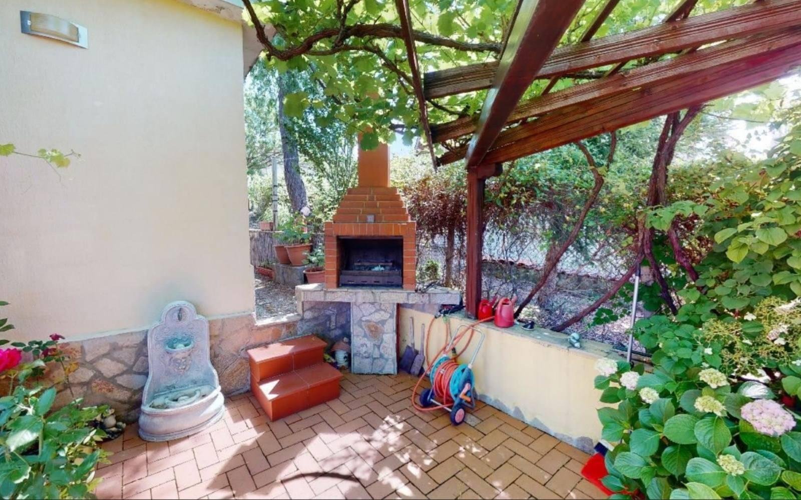 Роскошная вилла с частным бассейном и видом на горы в Косхарице | 262 м² | €404 250