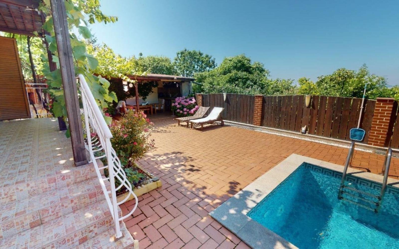 Роскошная вилла с частным бассейном и видом на горы в Косхарице | 262 м² | €404 250