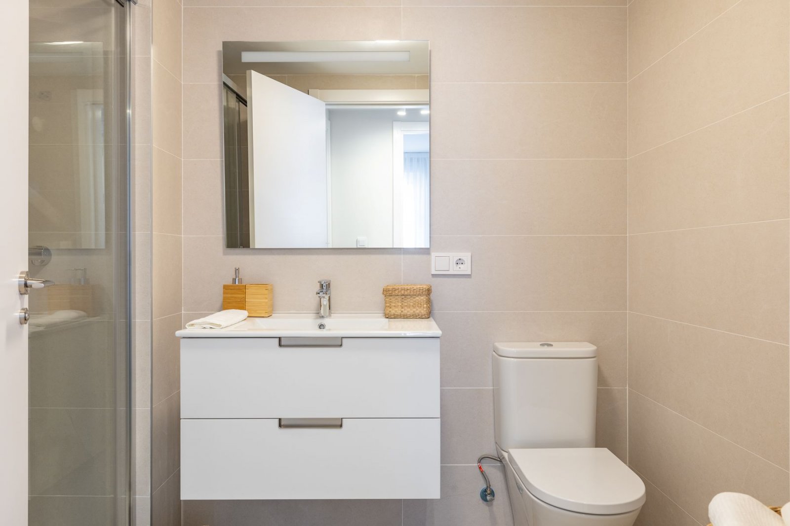 Эксклюзивные апартаменты с видом на море, в 450 м от пляжа, Кальпе.