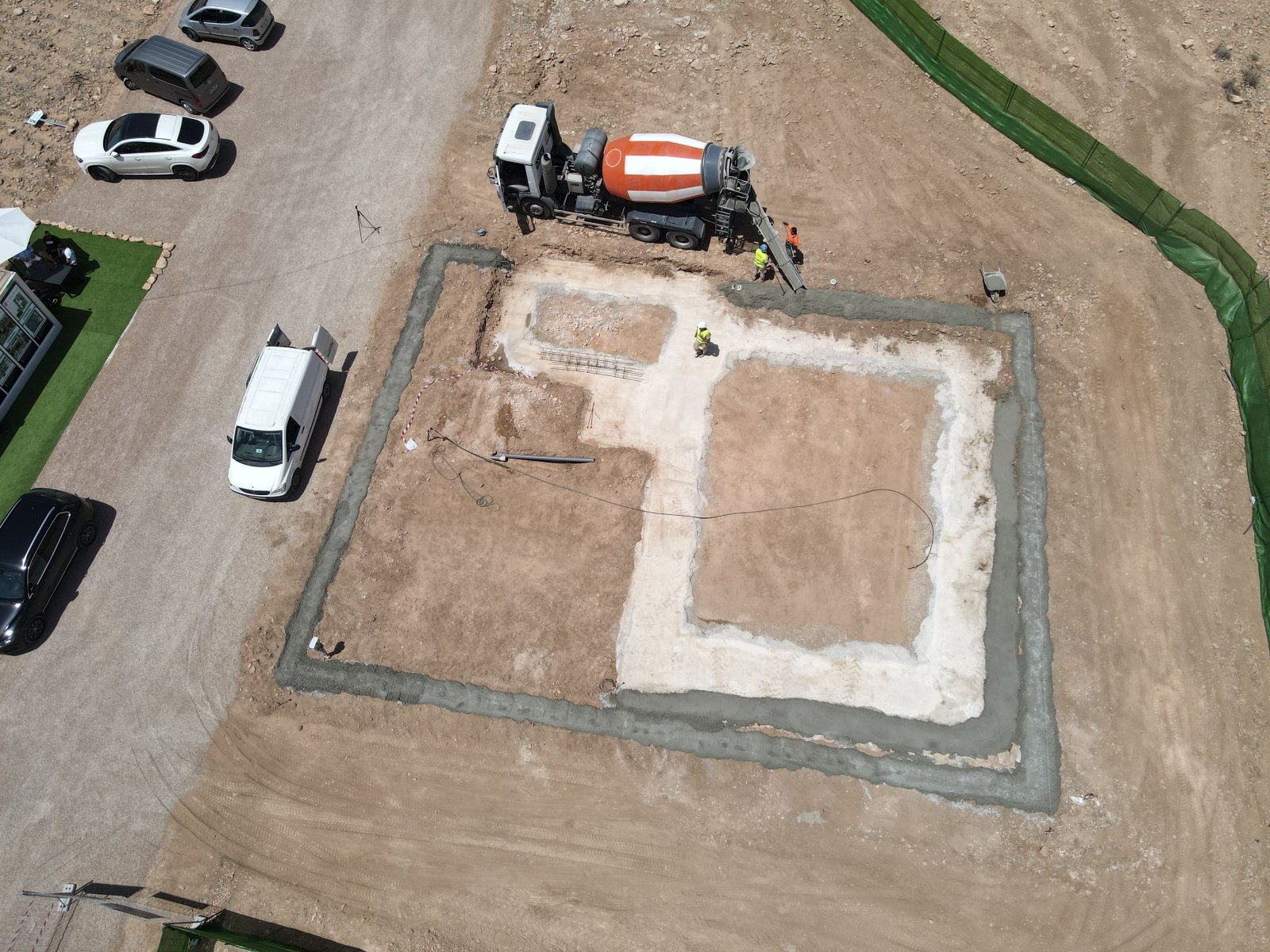 Современные дома с бассейном и частным садом, тихий район, Фуэнте-Аламо.