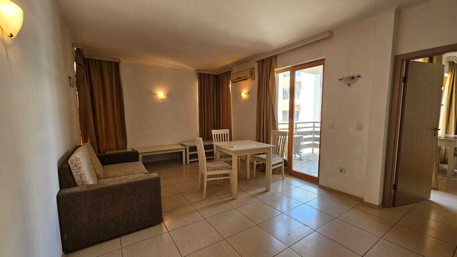 Разные трехкомнатные апартаменты Tria Apartments, Солнечный берег, Болгария