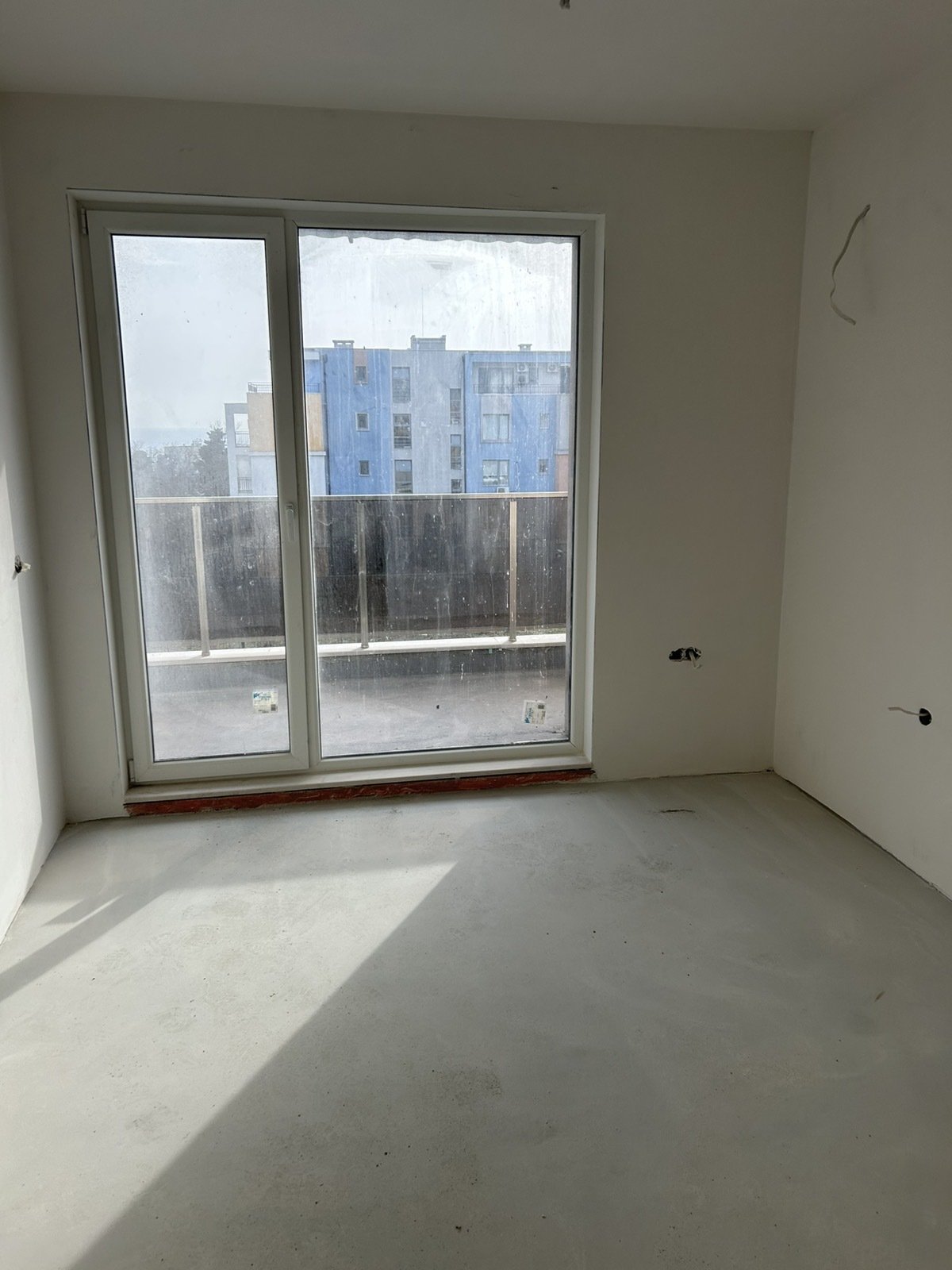 Современная двухэтажная новая вилла с садом в Бяла – всего в нескольких минутах от моря.