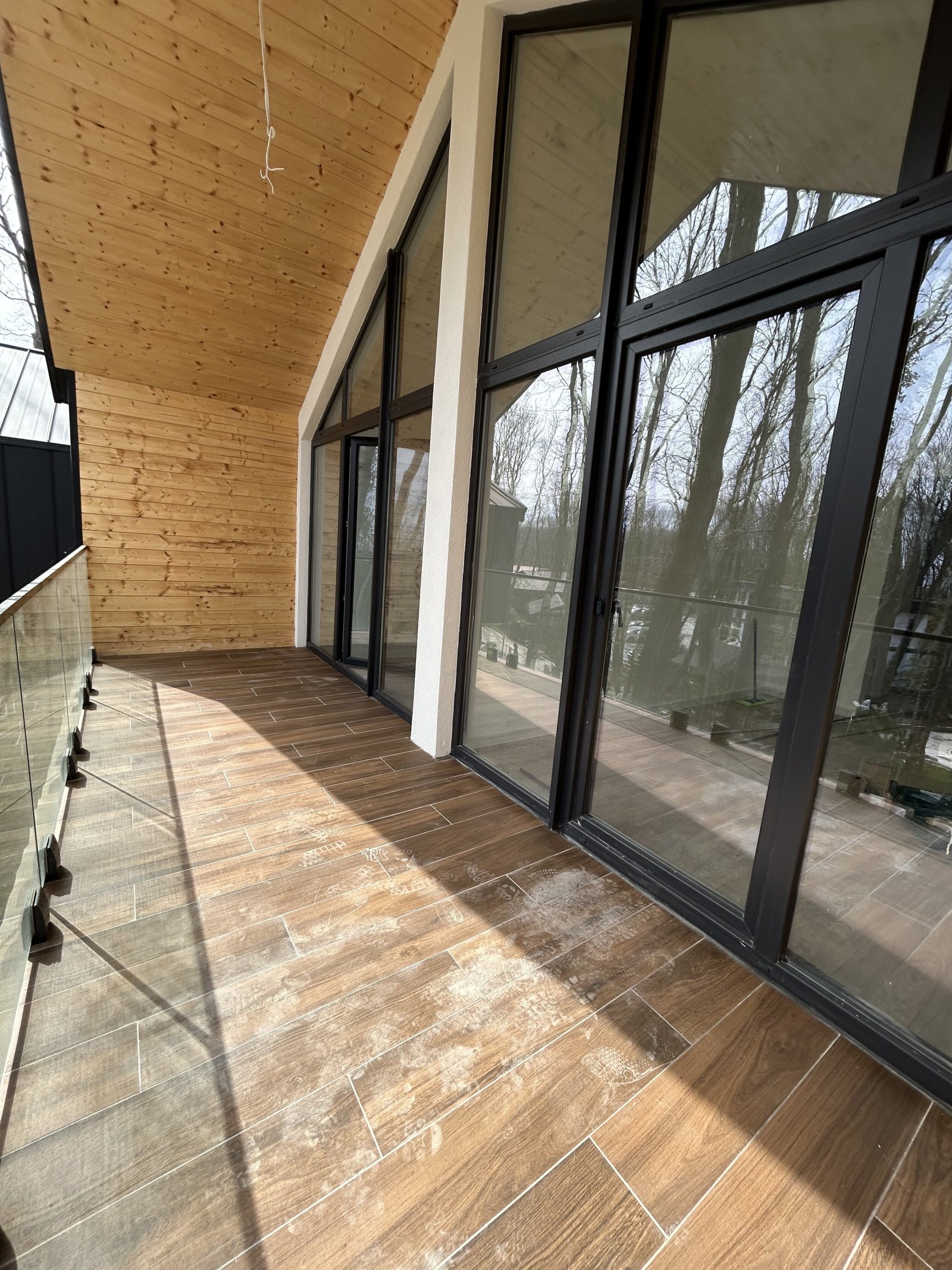 Современный двухэтажный полудом в Forest Club Варна с тремя комнатами, площадью 150 м²