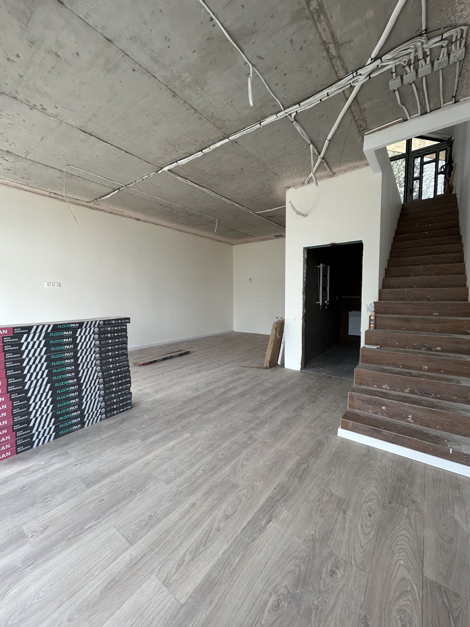 Современный двухэтажный полудом в Forest Club Варна с тремя комнатами, площадью 150 м²