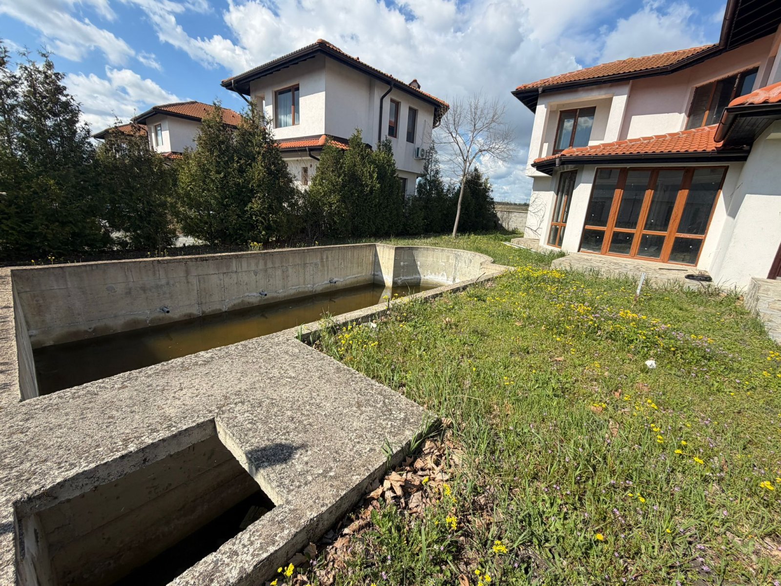 Дом в состоянии незавершенного строительства в комплексе Floral Meadows, Кабельшково, Болгария