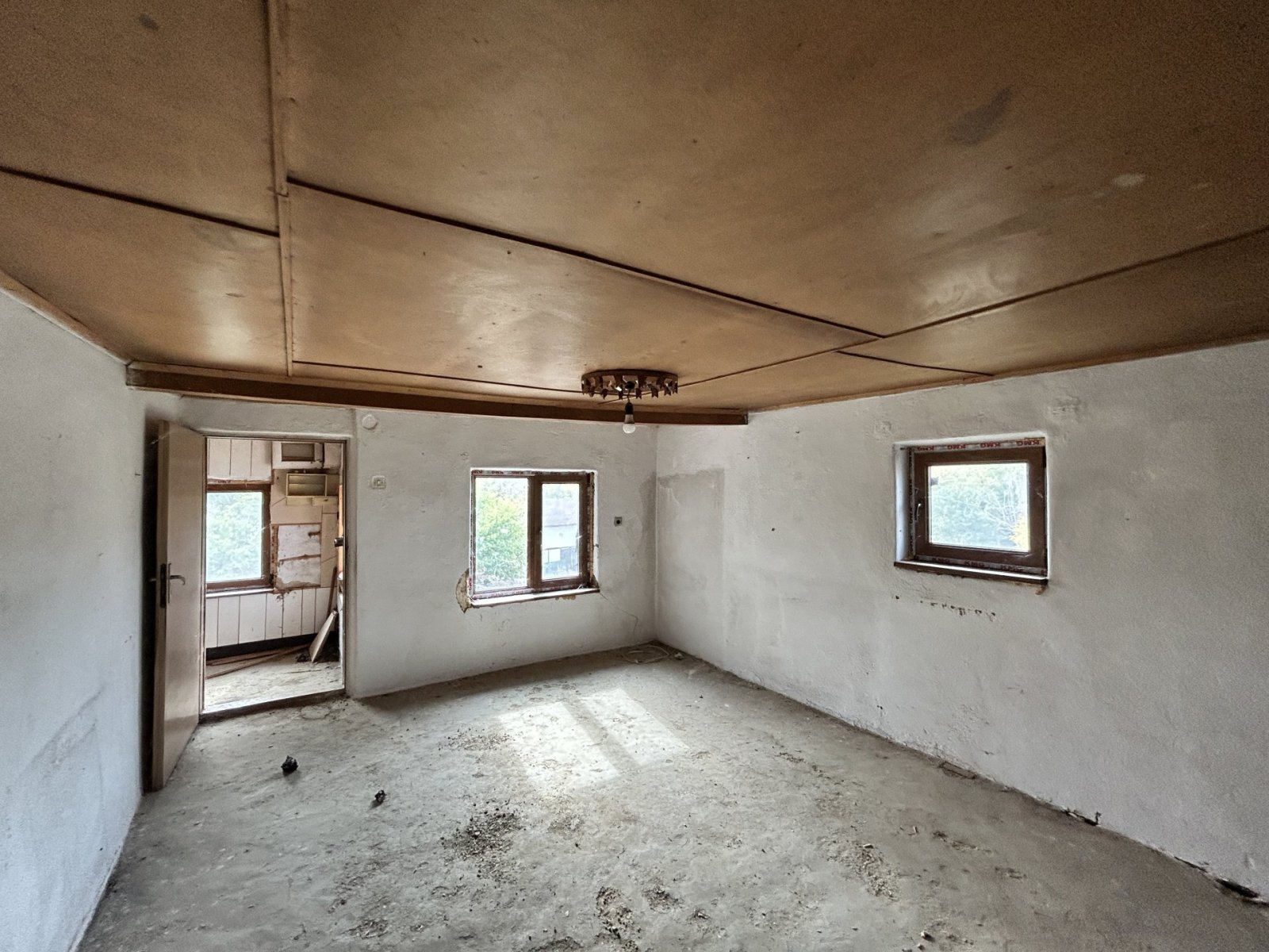 Давно частично отреставрированный дом с большим участком земли в Одринци, регион Добрич, Болгария