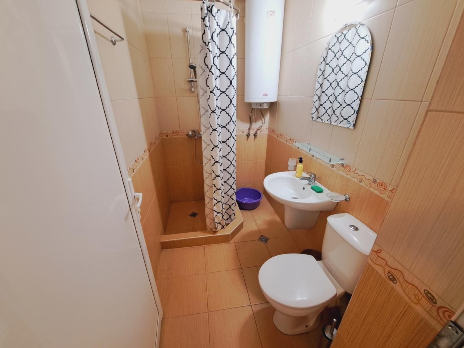 Здание с 12 квартирами на продажу в Свети Влас, Болгария