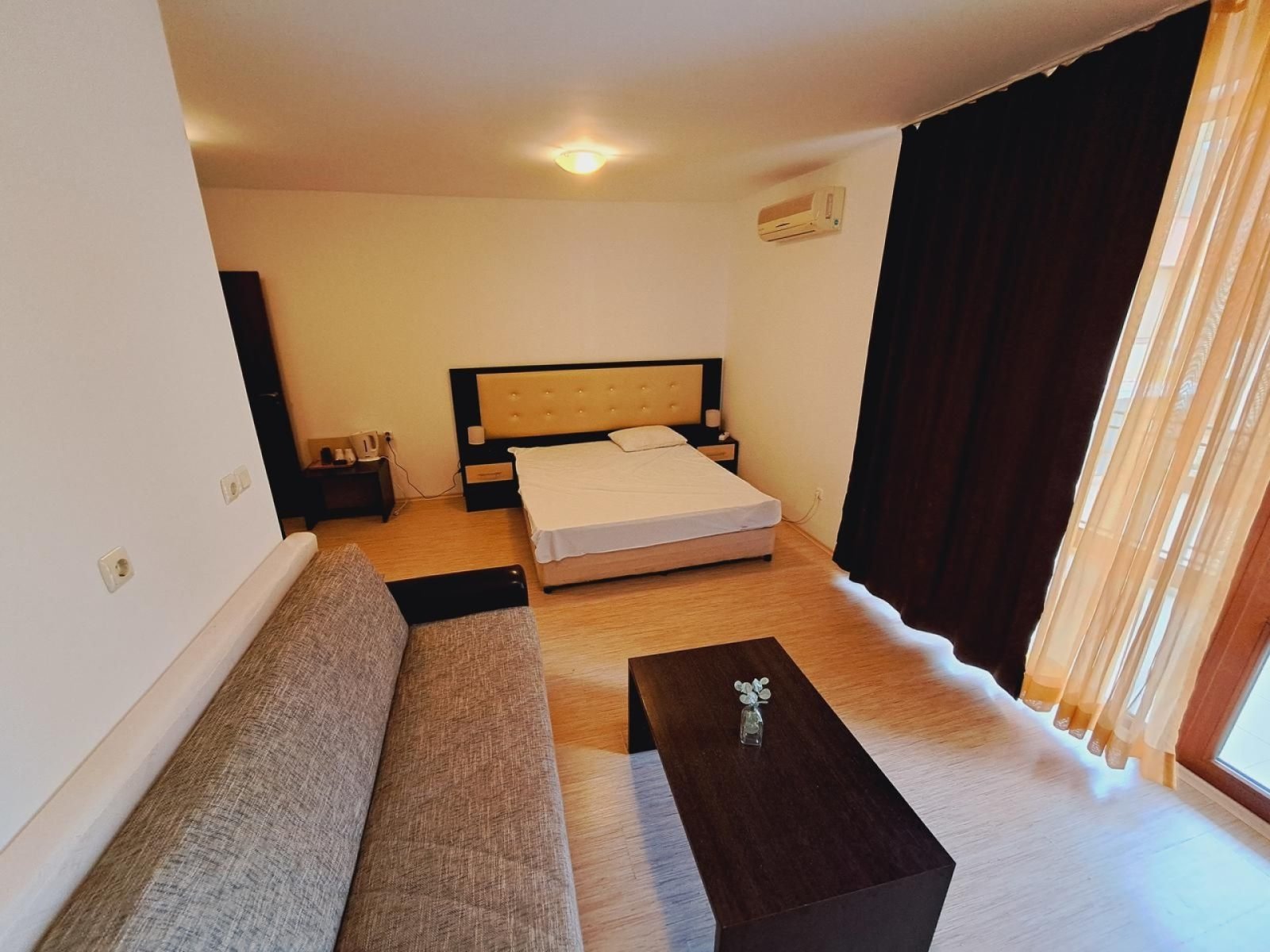 Здание с 12 квартирами на продажу в Свети Влас, Болгария