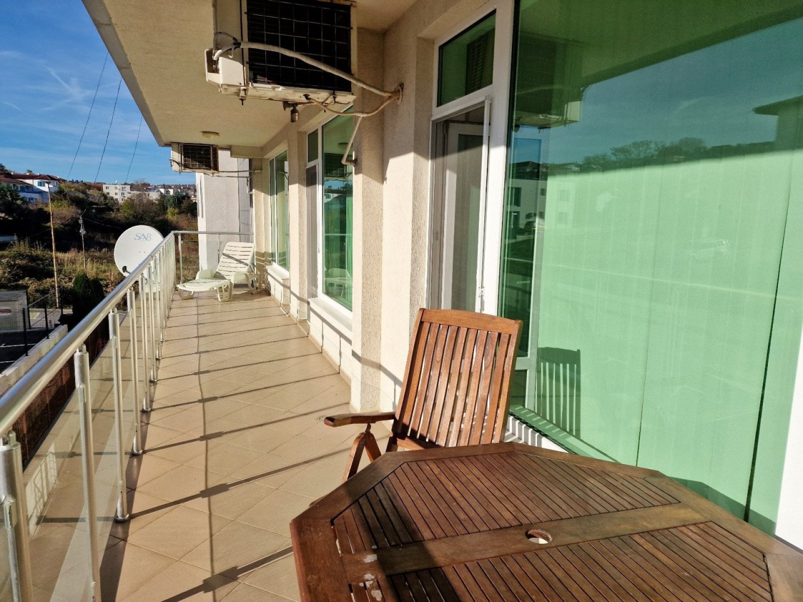 Просторная двухкомнатная квартира с видом на море в эксклюзивном комплексе на первой береговой линии – Obzor Beach Resort, Болгария