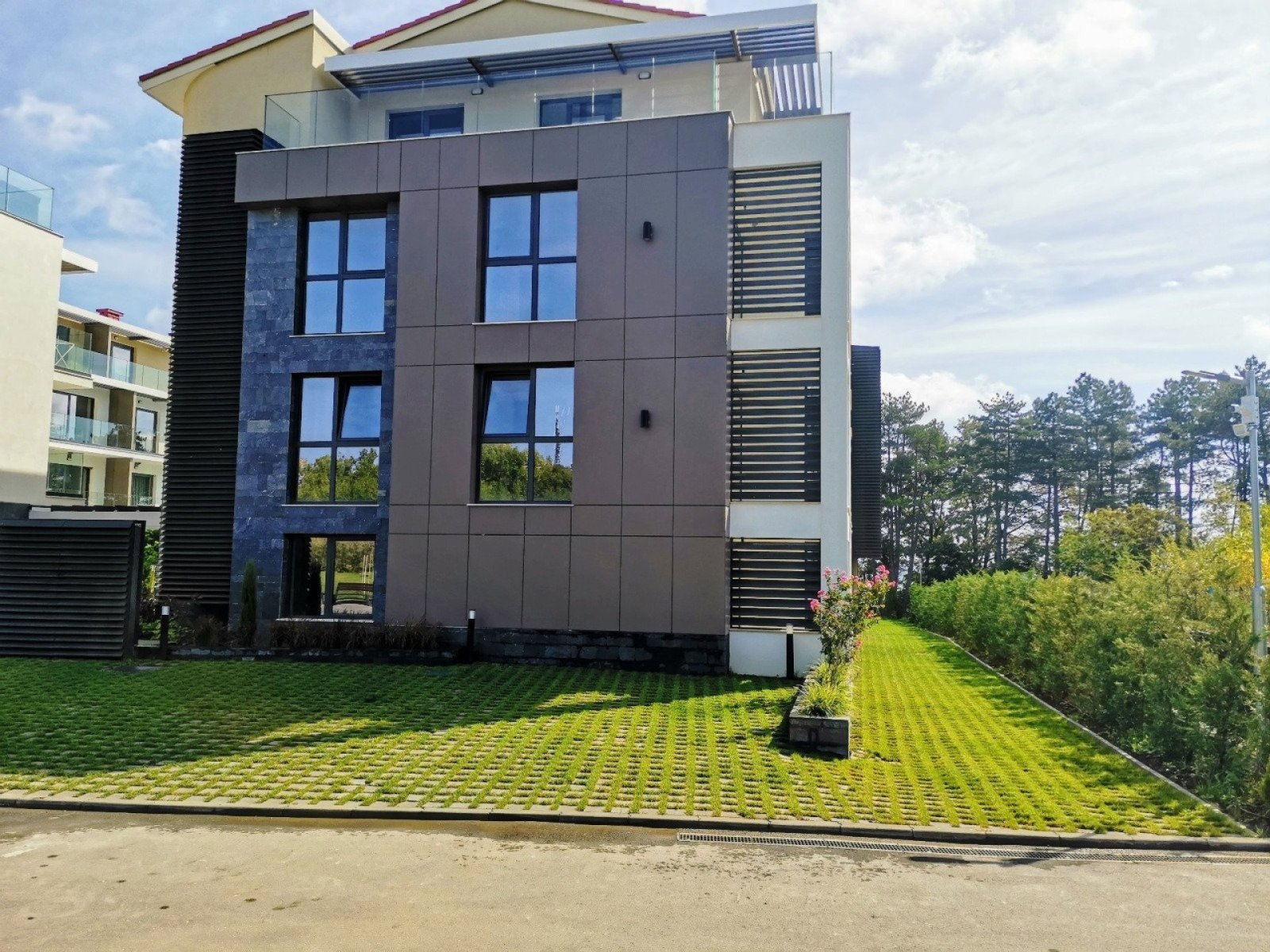 Полностью меблированная студия с красивым видом на море и бассейн в новом роскошном комплексе – Open Sea Residence, Бяла, Болгария