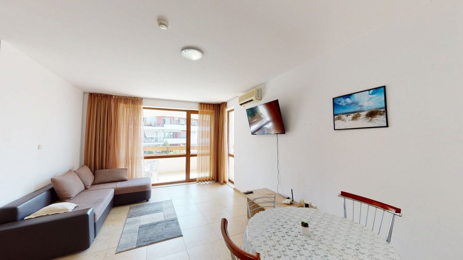 Просторная двухкомнатная квартира с видом на море в комплексе Робинсон Бич, Болгария.