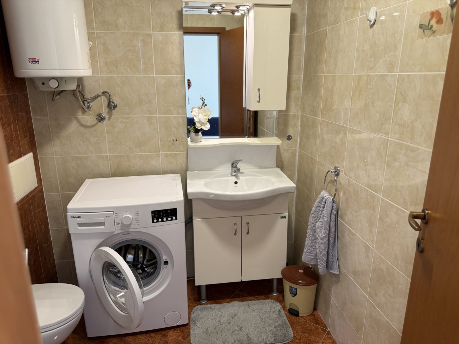 Уютная студийная квартира с видом на горы в комплексе Holiday Fort Club, расположенная в курортном посёлке Солнечный берег, Болгария.