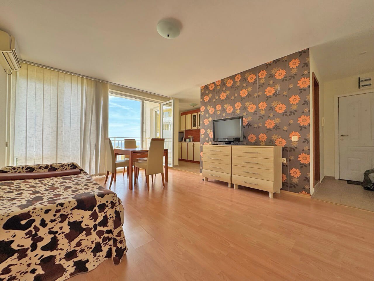 Двухкомнатная квартира с видом на море в комплексе Crown Fort в Свети Влас, Болгария