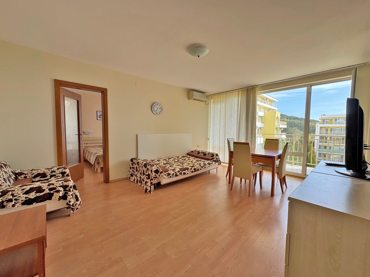 Двухкомнатная квартира с видом на море в комплексе Crown Fort в Свети Влас, Болгария