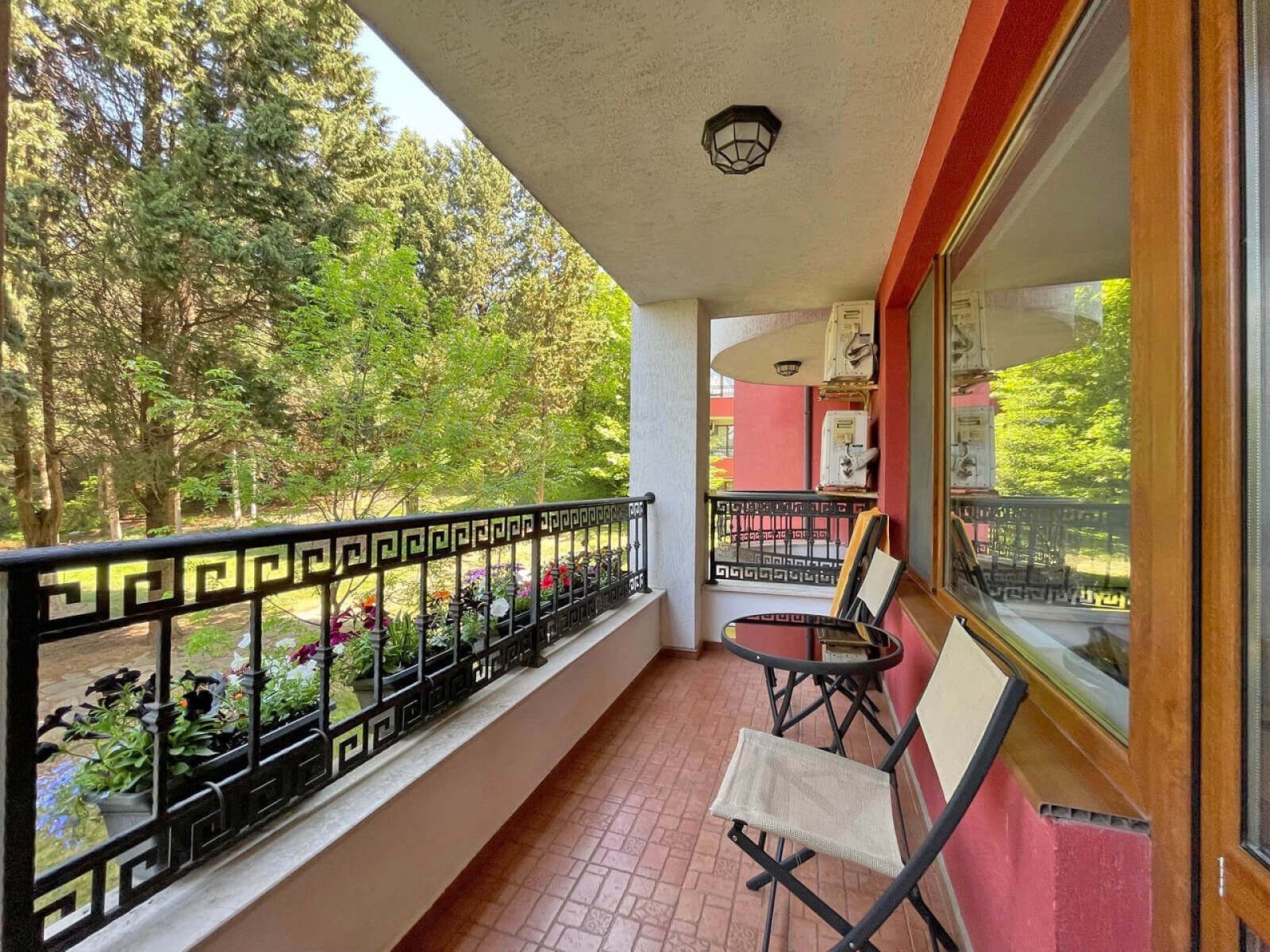 Ravda: В полностью меблированная однокомнатная квартира на первой береговой линии в комплексе Rich, расположенном в Равде, Болгария. 