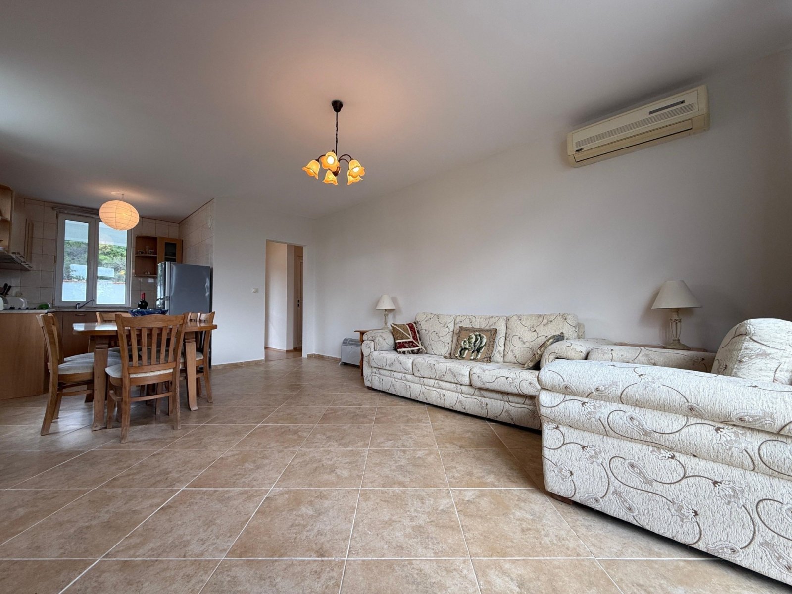 Одноэтажный дом с собственным садом в деревне Горица, Болгария.