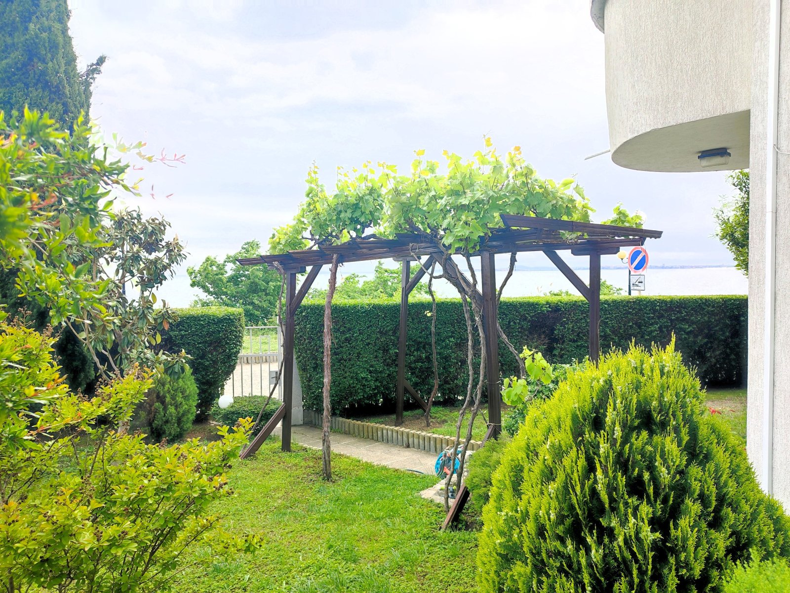 Одноэтажный дом с прямым выходом к морю в Свети Влас, Болгария