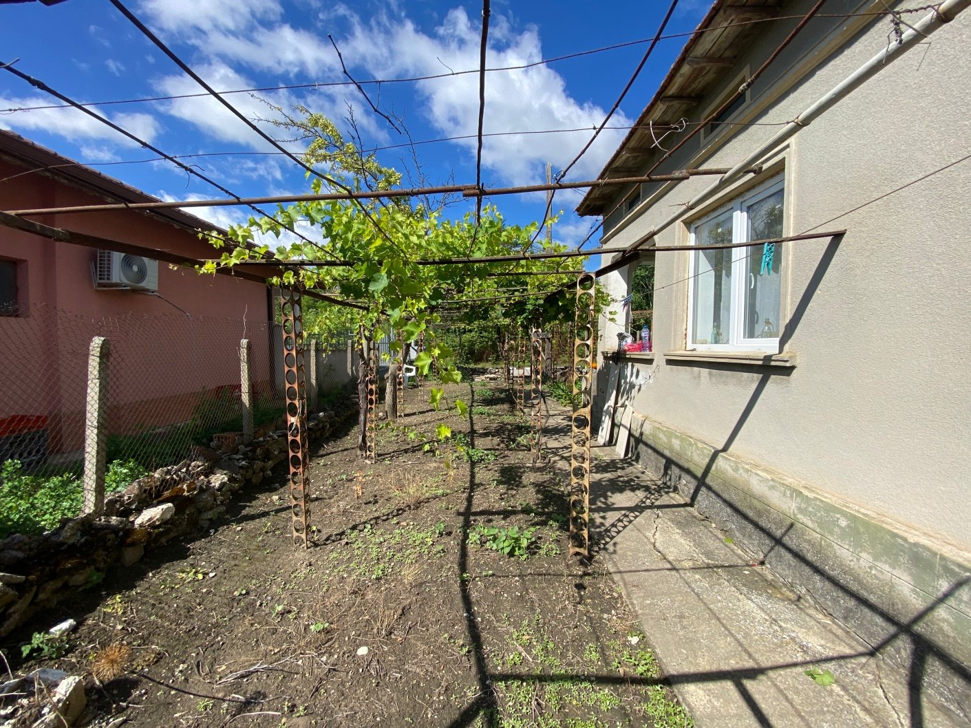 Teilweise renoviertes Haus in Izvorovo, 10 km von General Toshevo entfernt