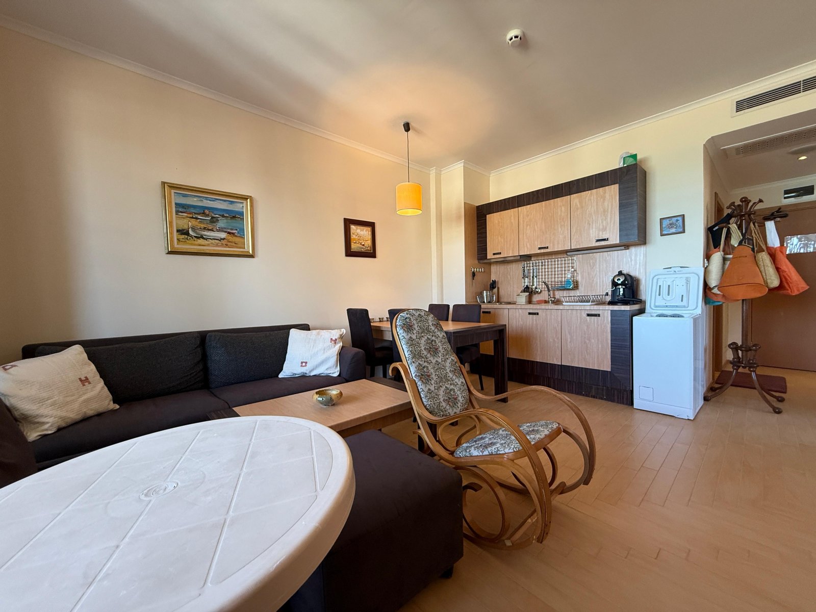 Zwei-Zimmer-Apartment im Majestic-Komplex in erster Reihe mit Meerblick in Sunny Beach.