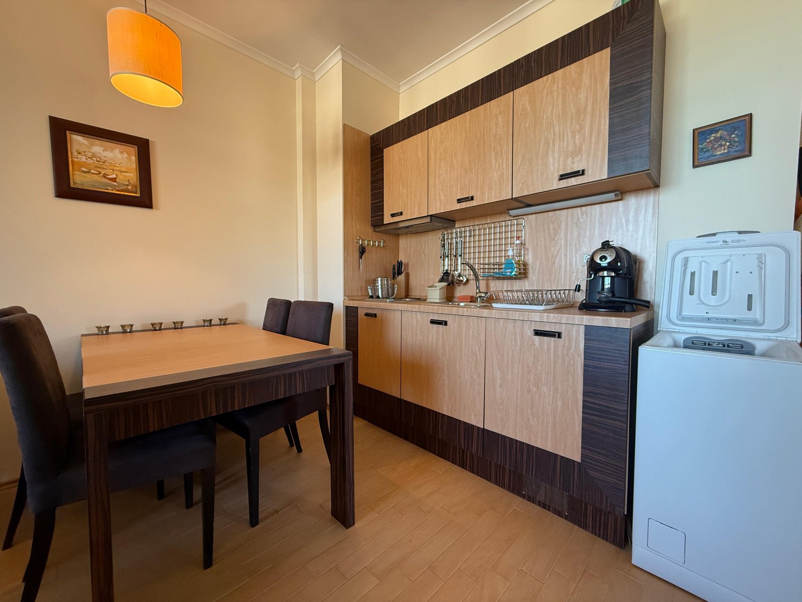 Zwei-Zimmer-Apartment im Majestic-Komplex in erster Reihe mit Meerblick in Sunny Beach.