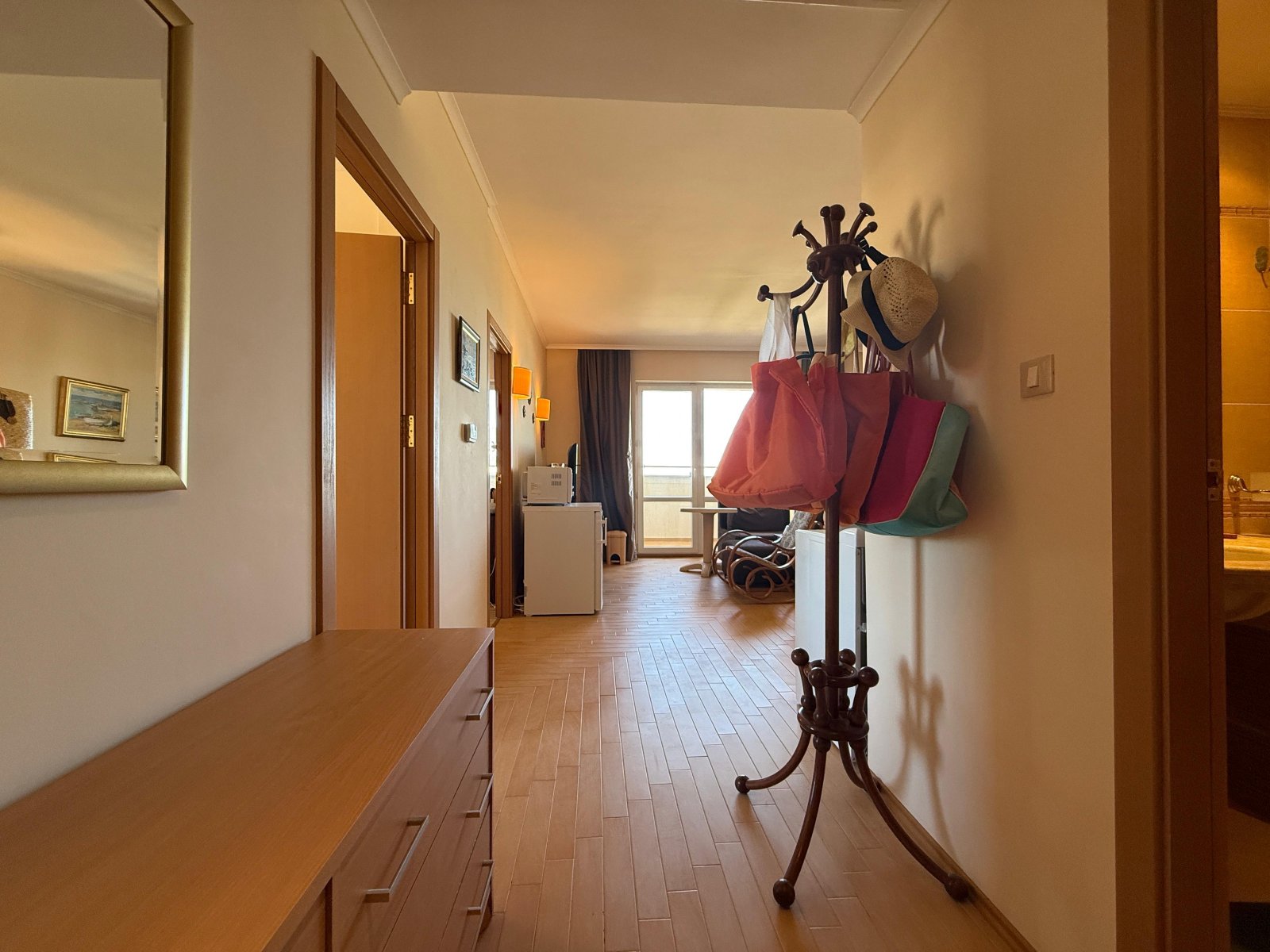 Zwei-Zimmer-Apartment im Majestic-Komplex in erster Reihe mit Meerblick in Sunny Beach.