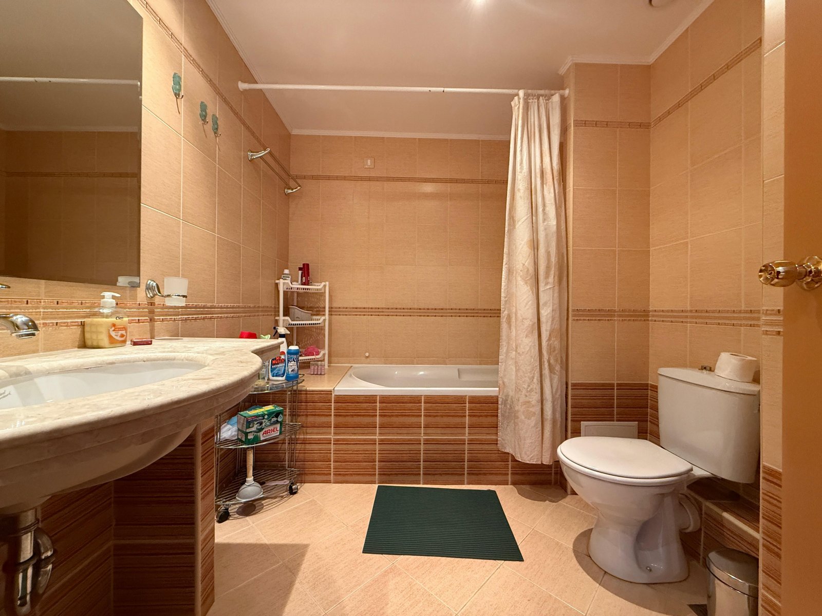 Zwei-Zimmer-Apartment im Majestic-Komplex in erster Reihe mit Meerblick in Sunny Beach.