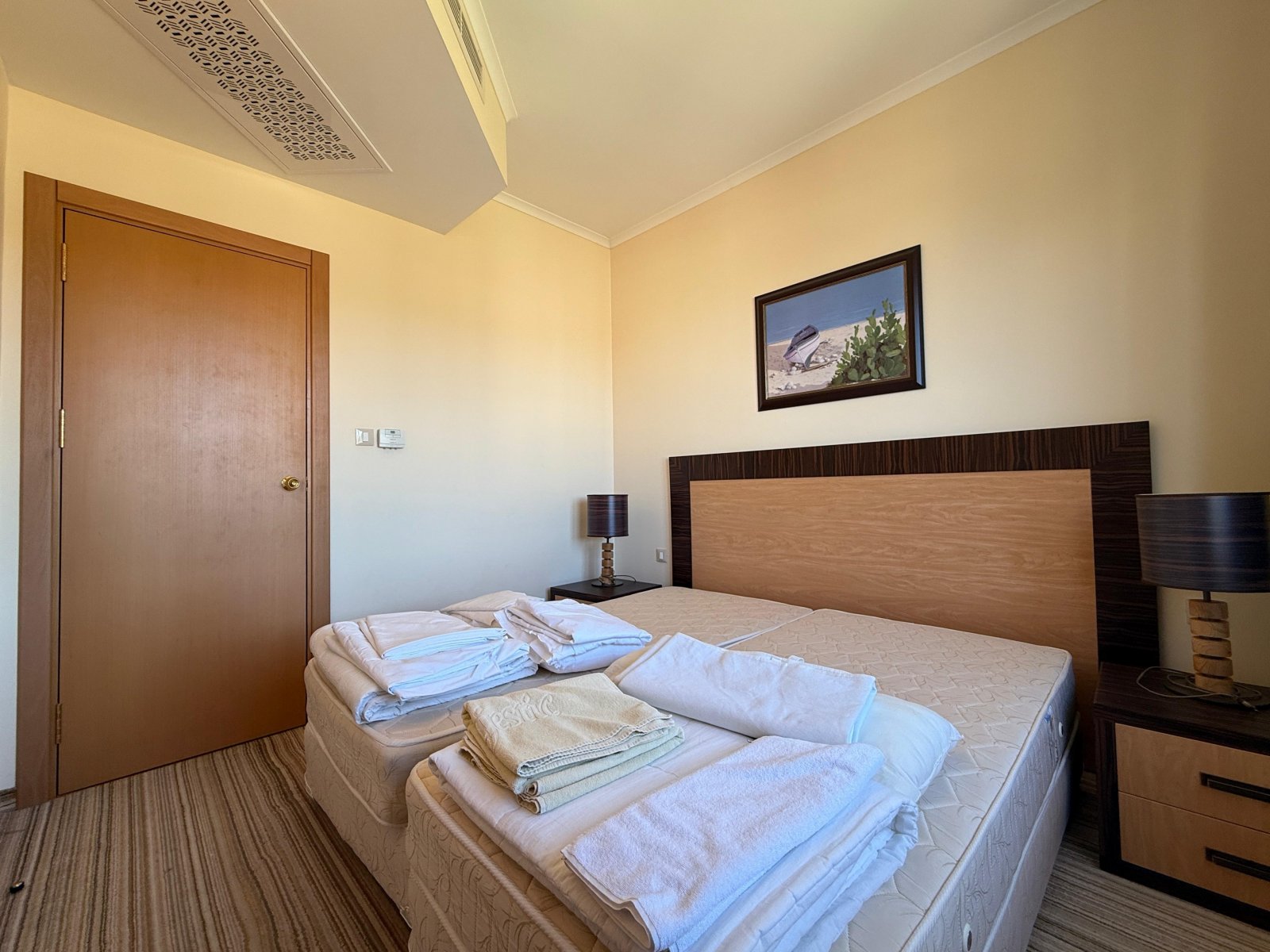 Zwei-Zimmer-Apartment im Majestic-Komplex in erster Reihe mit Meerblick in Sunny Beach.
