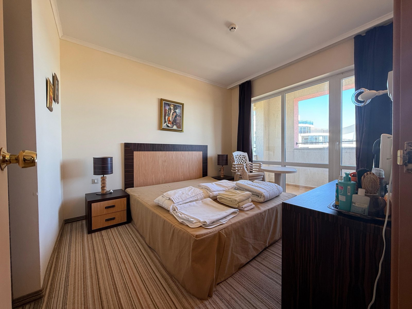 Zwei-Zimmer-Apartment im Majestic-Komplex in erster Reihe mit Meerblick in Sunny Beach.