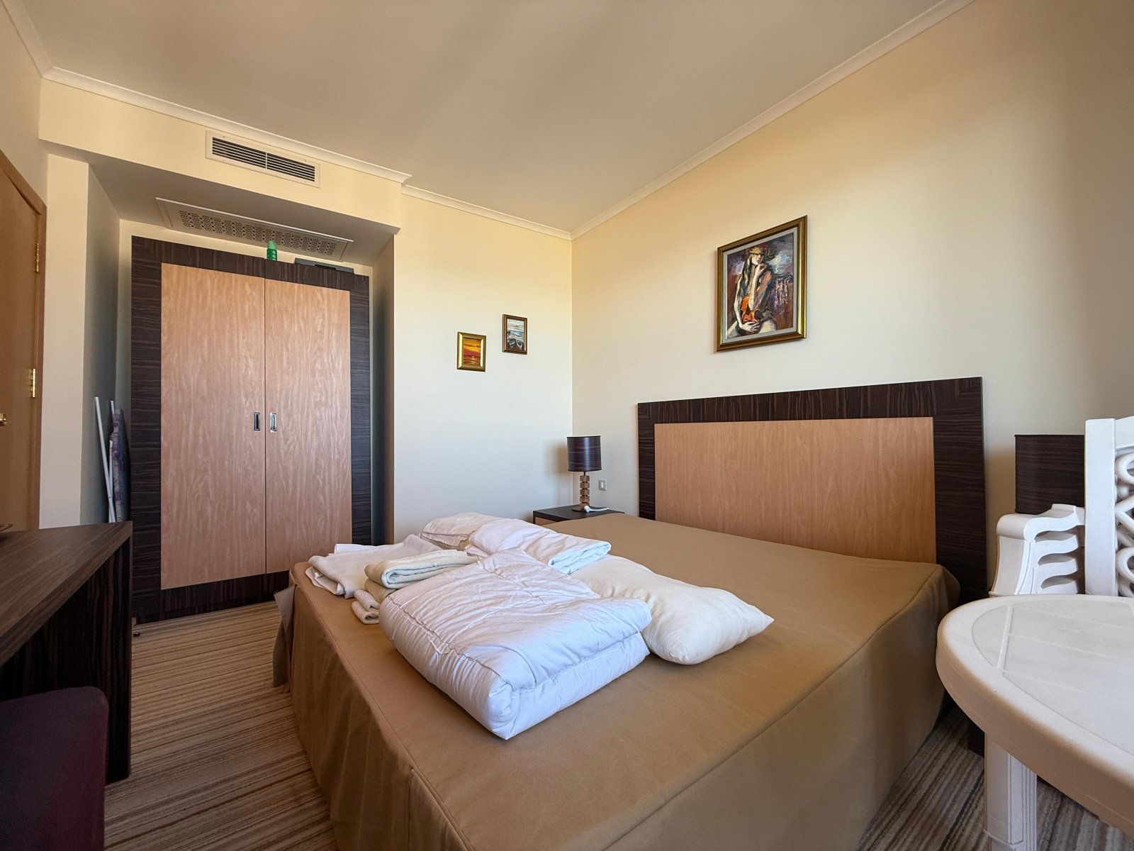 Zwei-Zimmer-Apartment im Majestic-Komplex in erster Reihe mit Meerblick in Sunny Beach.