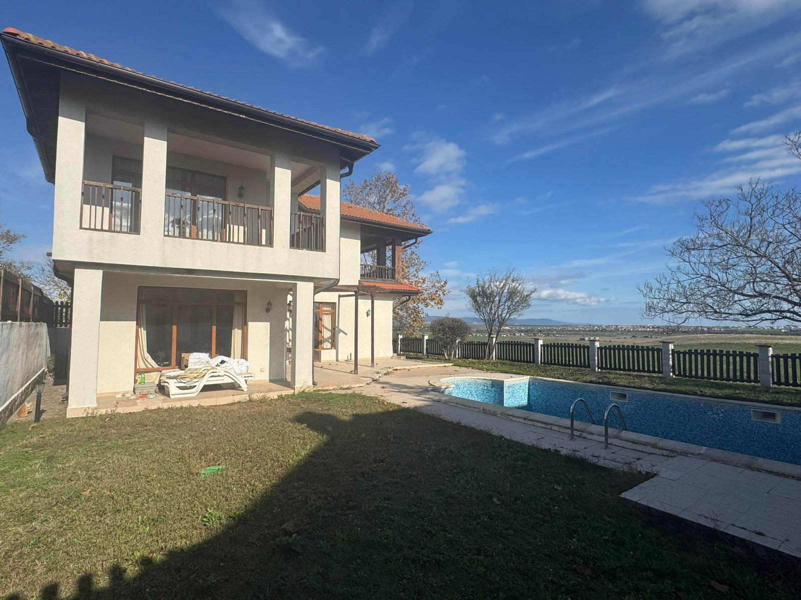 Просторный двухэтажный дом с впечатляющим видом на море в Floral Hills, часть Vineyards Resort