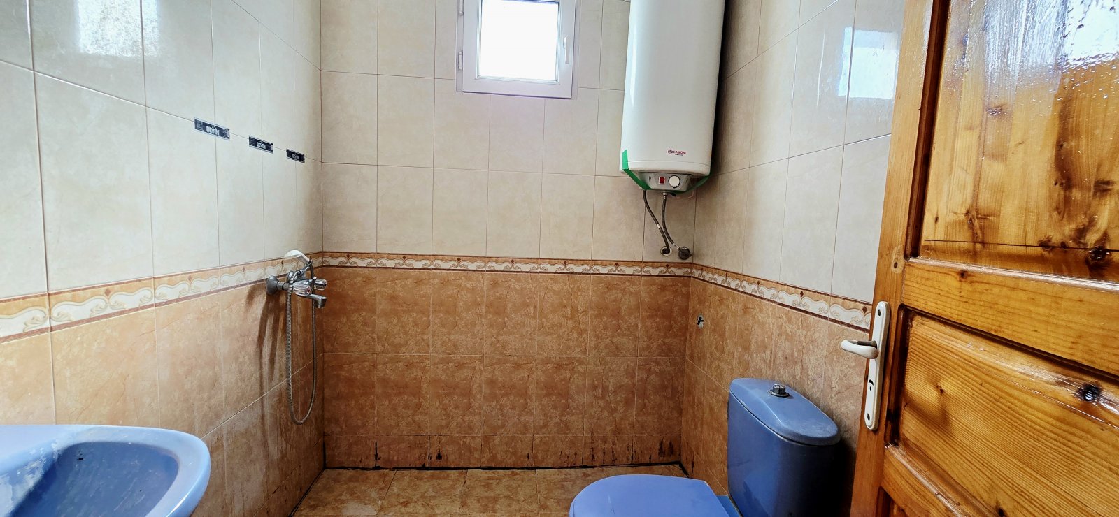 Продается 5-комнатная квартира с панорамным видом на море в Несебре, рядом с набережной.