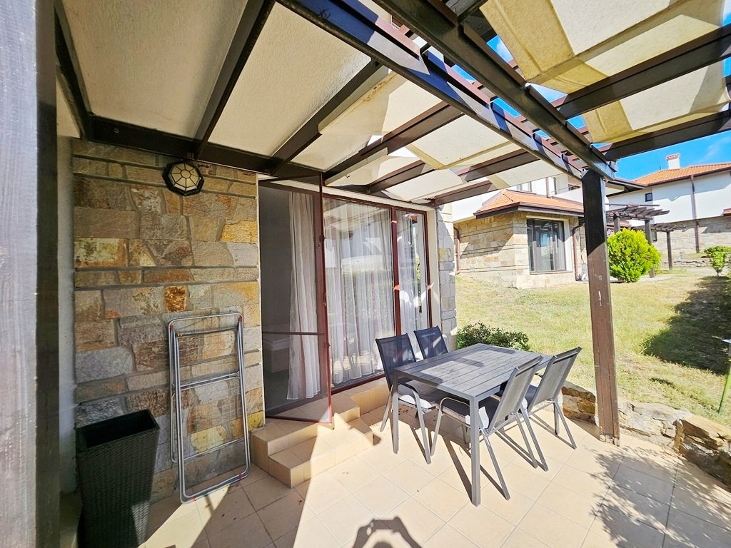 Просторная двухкомнатная квартира с видом на сад в Bay View Villas