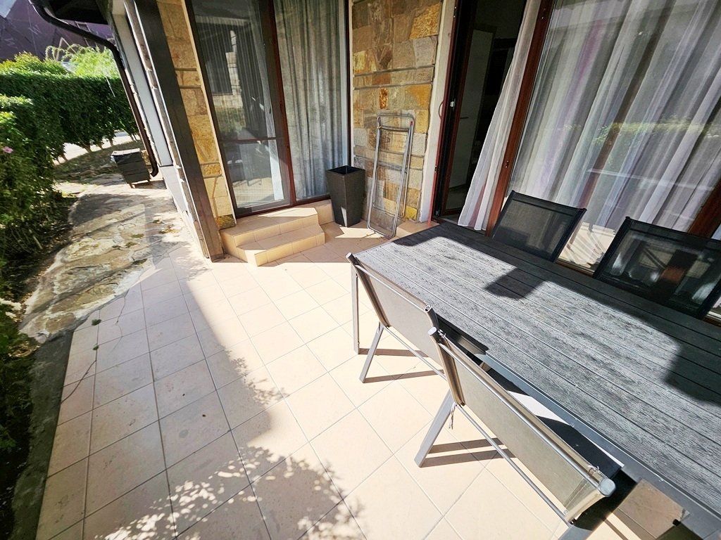 Просторная двухкомнатная квартира с видом на сад в Bay View Villas