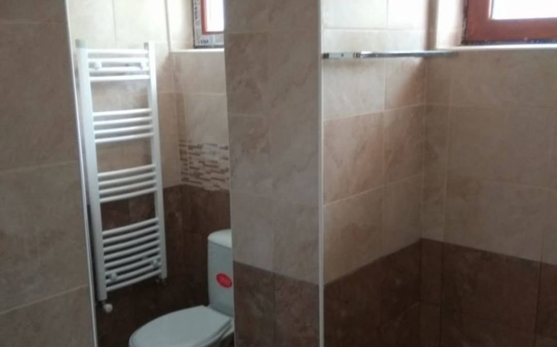 Большой дом (370 м²) на участке с собственными виноградниками в деревне Детелина, регион Варна, Болгария, продается.