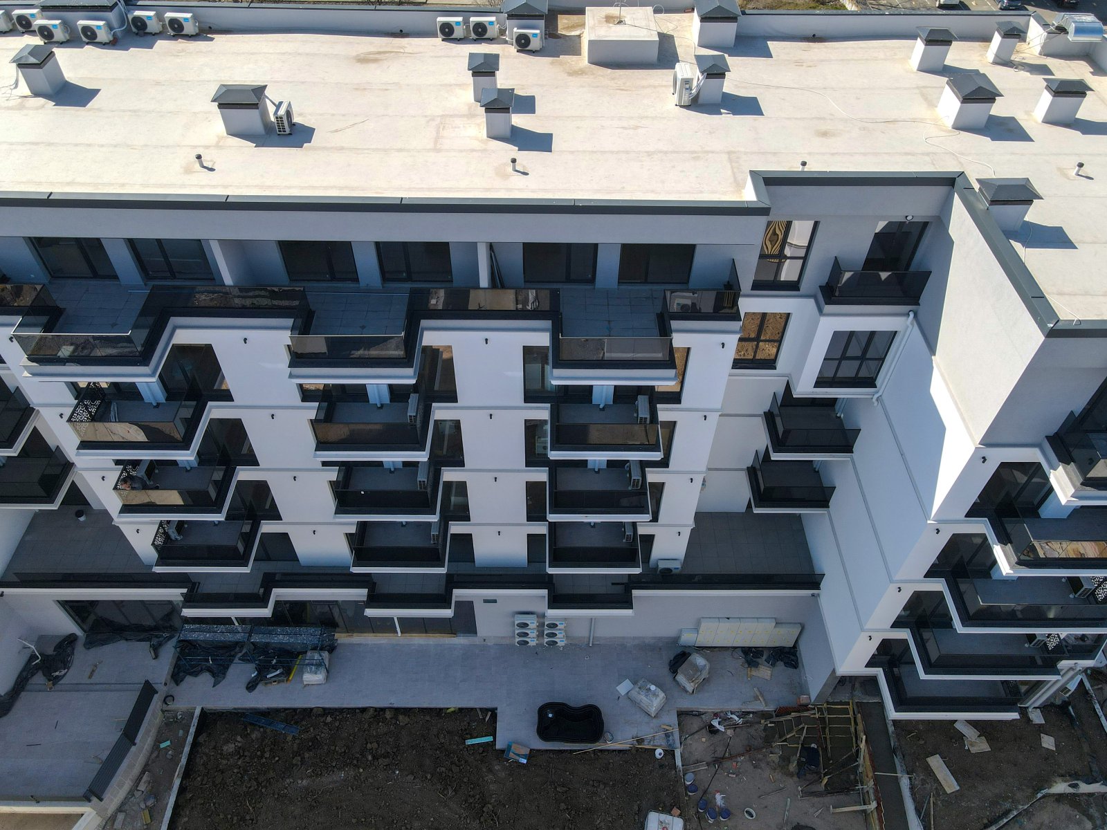 Двухкомнатная квартира без мебели в Эмила Романа Эсте