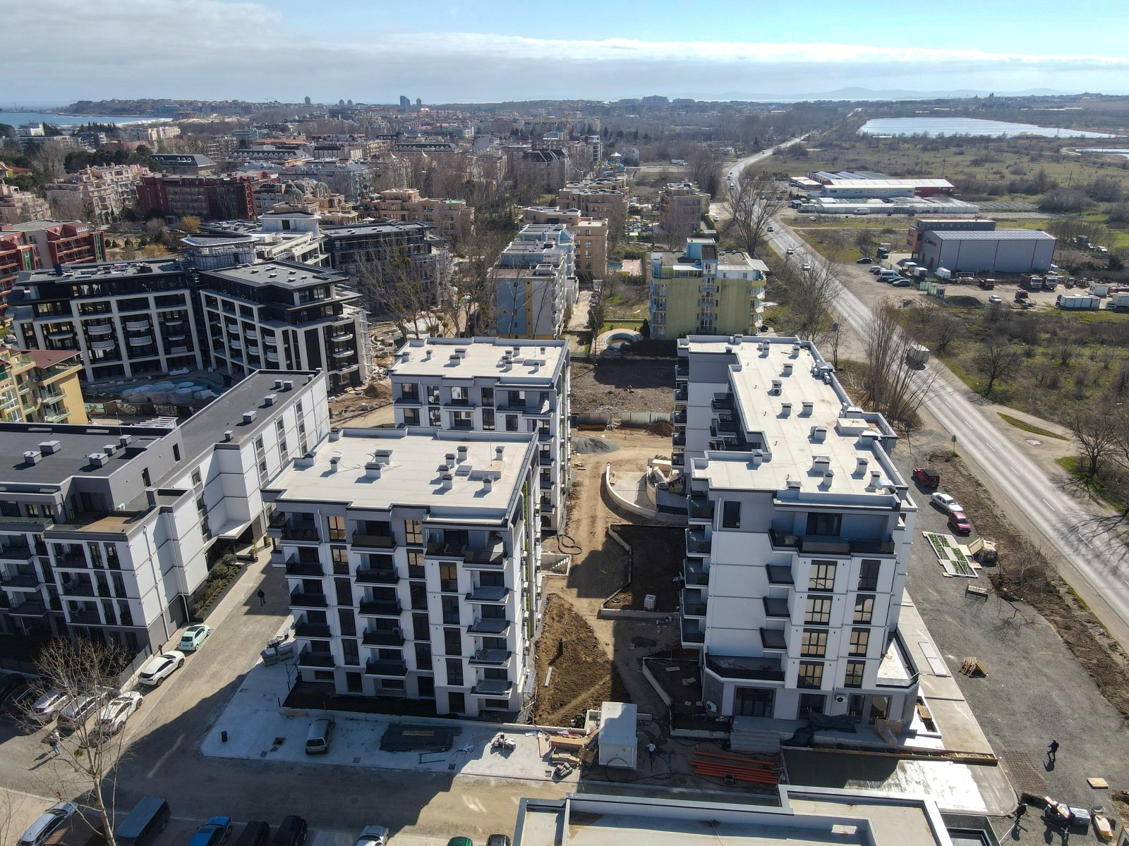 Двухкомнатная квартира без мебели в Эмила Романа Эсте