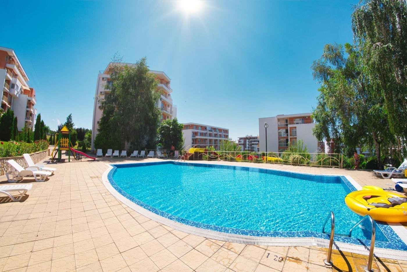 Меблированная 3-комнатная квартира площадью 72 м² в Crown Fort Club, Свети Влас.