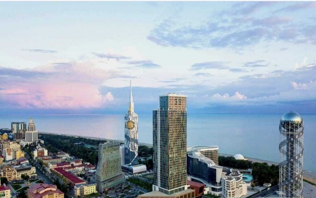 Прекрасная квартира с 2 спальнями и видом на море в Батуми, Грузия – новая ремонтная отделка и панорамный вид на парк