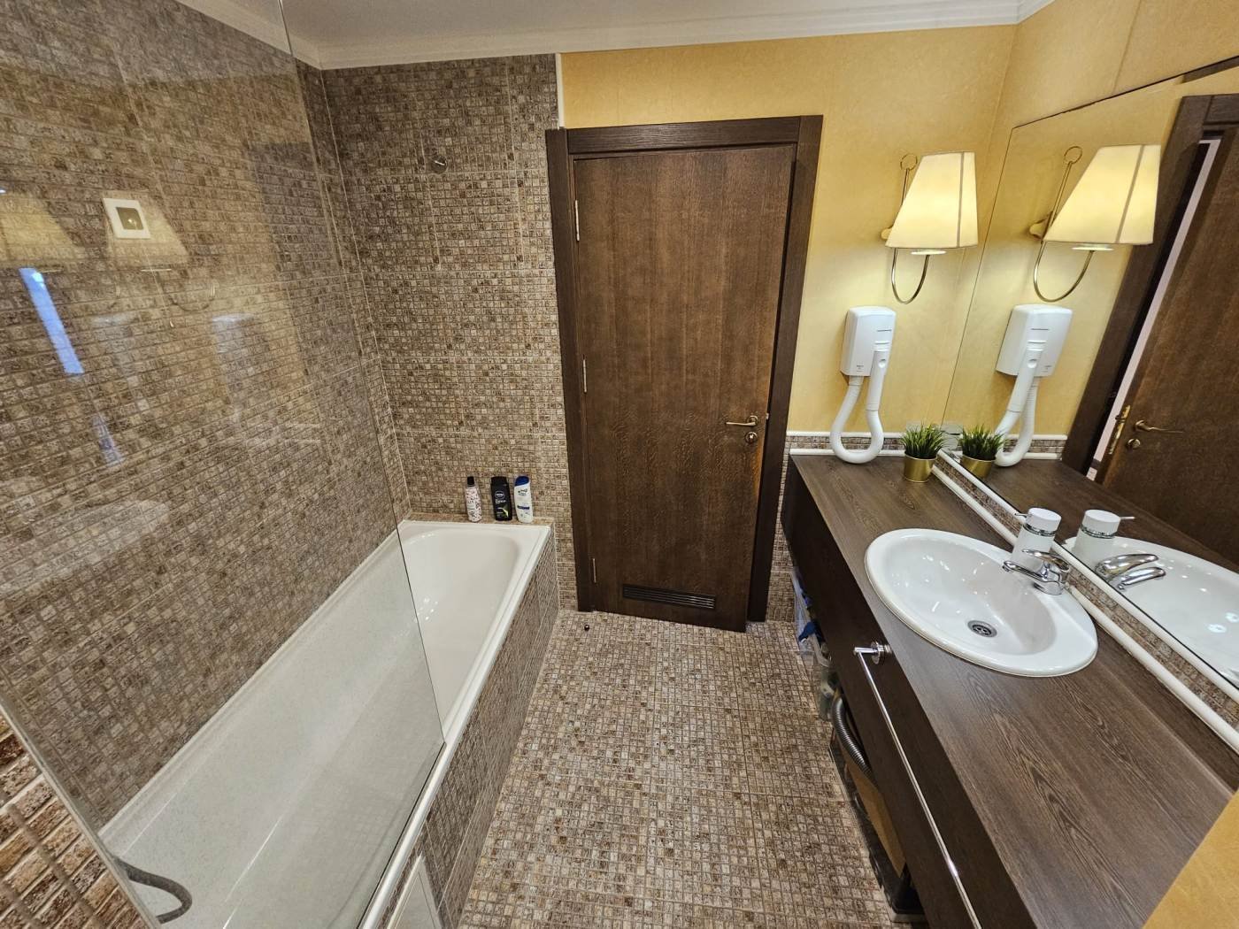 3-комнатная квартира с видом на бассейн в эксклюзивном жилом комплексе Barceló Royal Beach, Солнечный берег, Болгария