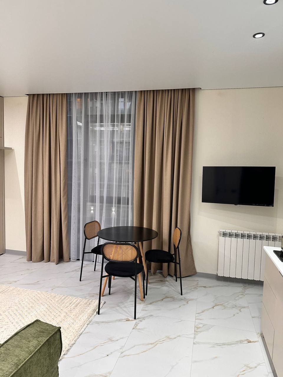 Stilvolles Designer-Studio-Apartment in Batumi, Georgien – durchdachtes Raumkonzept, vollständig renoviert und bezugsfertig