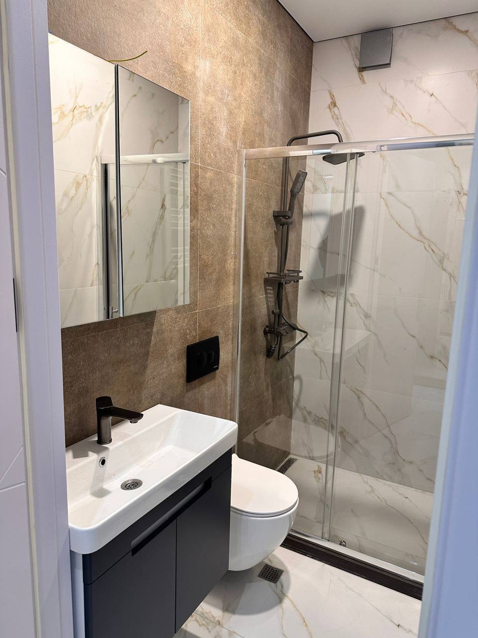 Stilvolles Designer-Studio-Apartment in Batumi, Georgien – durchdachtes Raumkonzept, vollständig renoviert und bezugsfertig