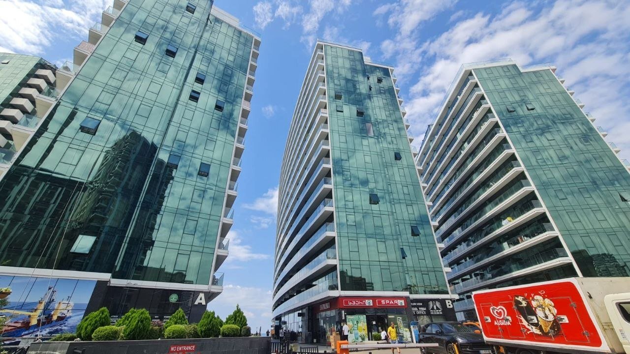 Красивая двухкомнатная квартира в Batumi View, Грузия – полностью меблирована и рядом с морем