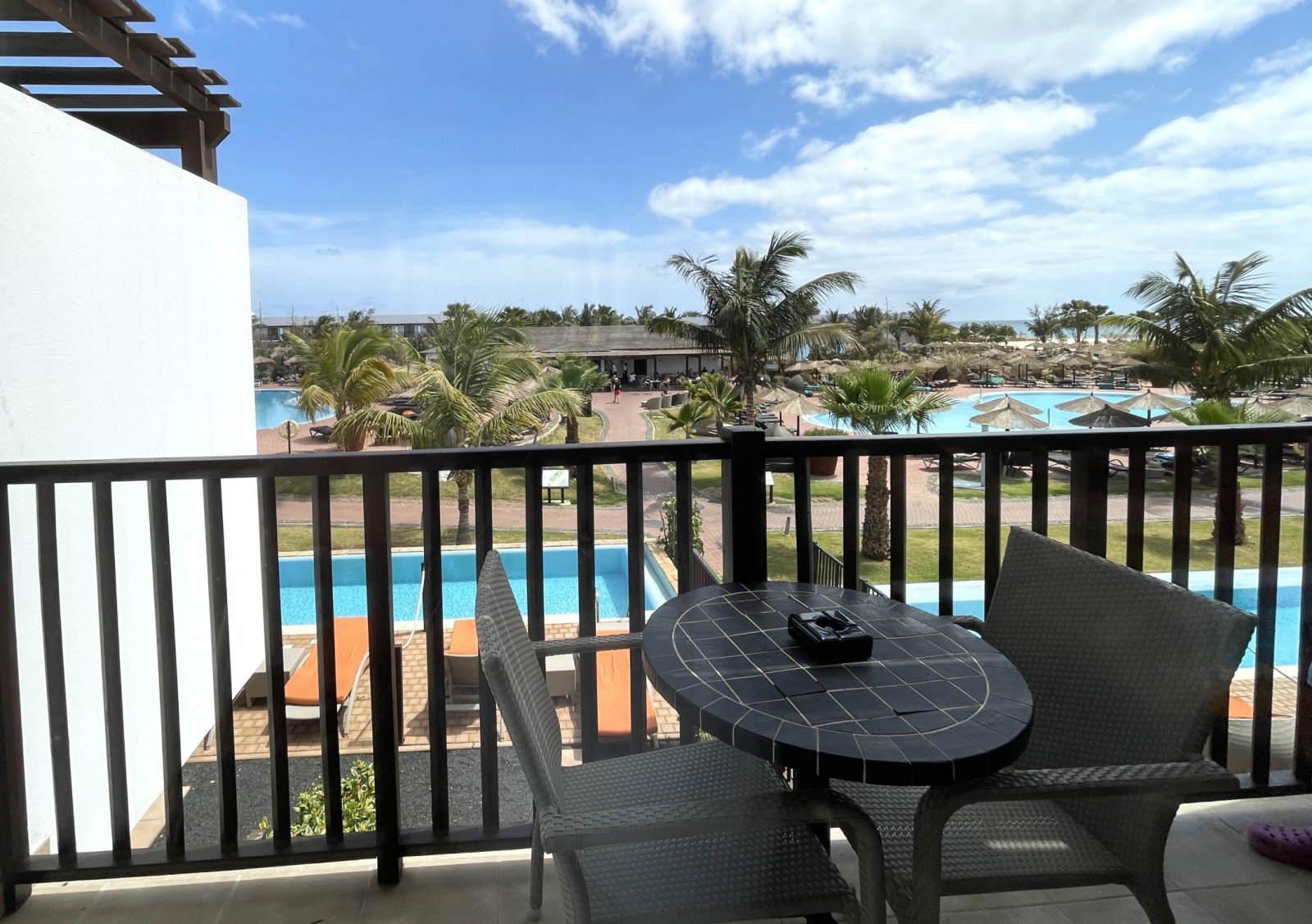 Квартира с одной спальней и видом на бассейны в курортном комплексе Melia Llana Beach Resort, Кабо-Верде, с гарантированной доходностью.
