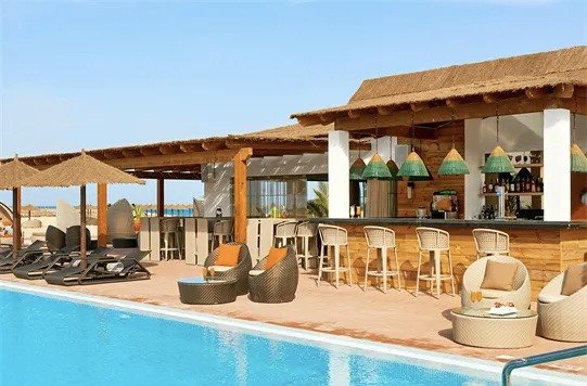 Квартира с одной спальней и видом на бассейны в курортном комплексе Melia Llana Beach Resort, Кабо-Верде, с гарантированной доходностью.