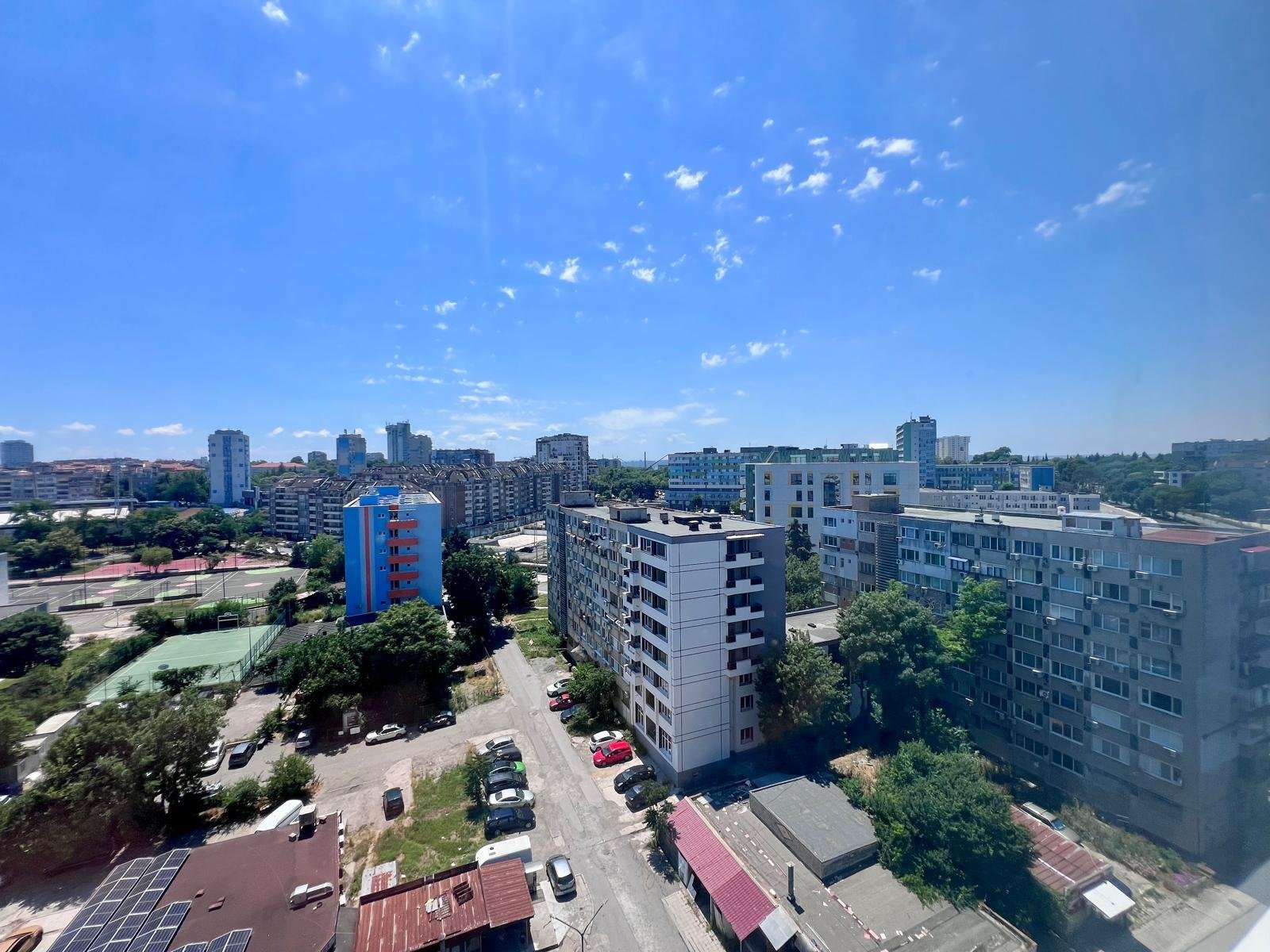 Двухкомнатная квартира с отдельной кухней в районе Зорница, Бургас, Болгария