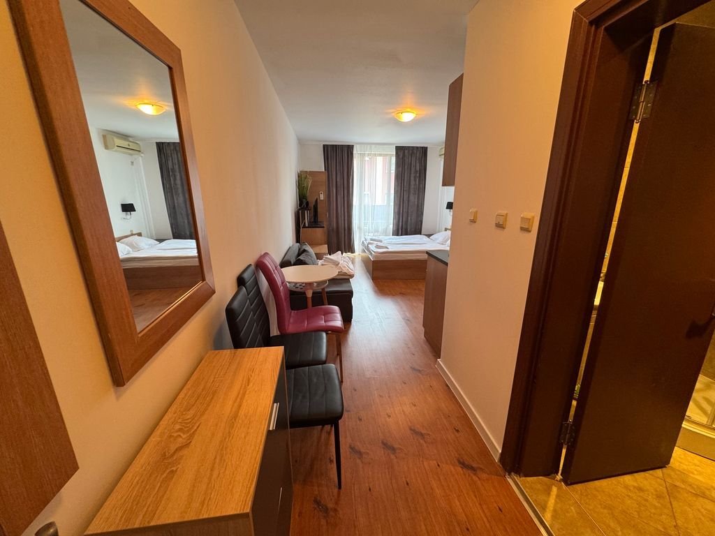 Студия в Panorama Bay 2 с видом на бассейн в Свети Влас, Болгария