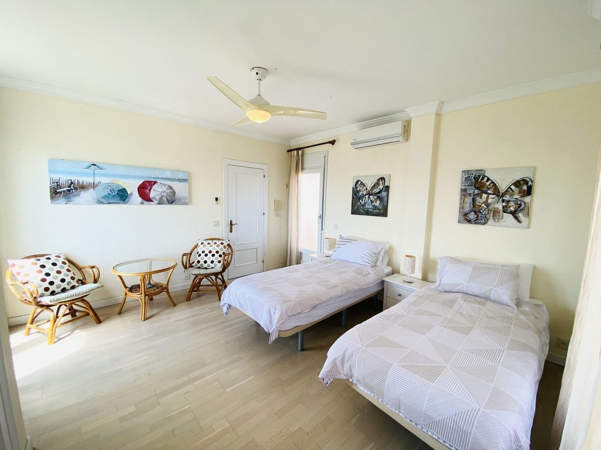 Einzigartiges Stadthaus direkt am Strand von Estepona, Málaga. Ein Traumhaus für anspruchsvolle Käufer!